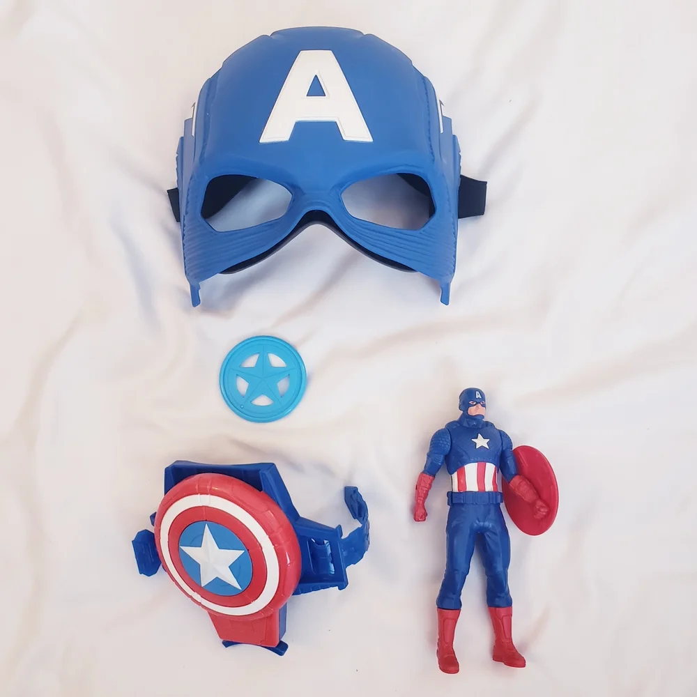 Hasbro Captain America Action Figure Set  With Mask And Blaster